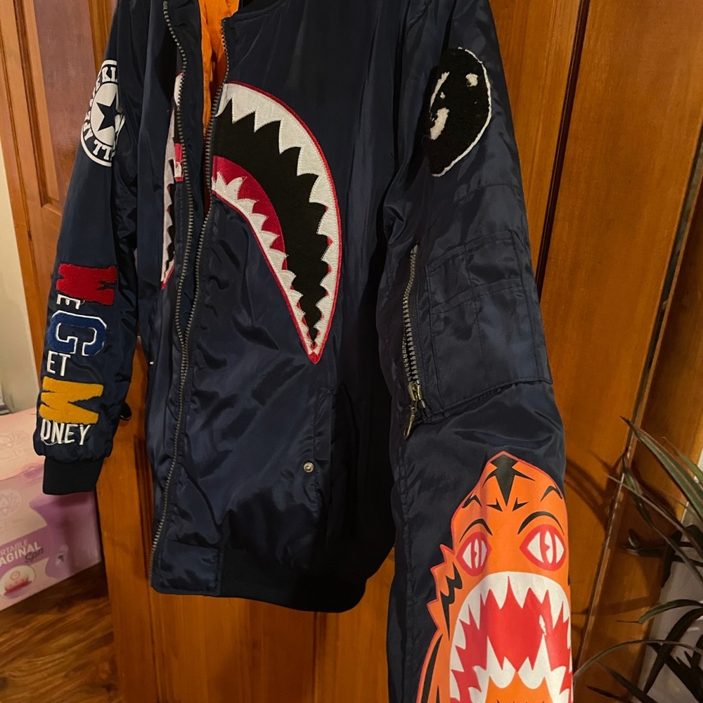 Men’s Jacket - Picture 3 of 5